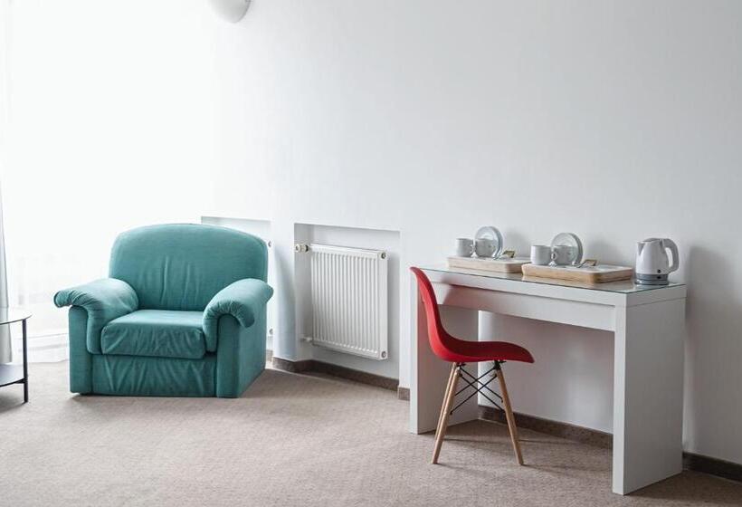 标准工作室, Gronie Ski & Bike