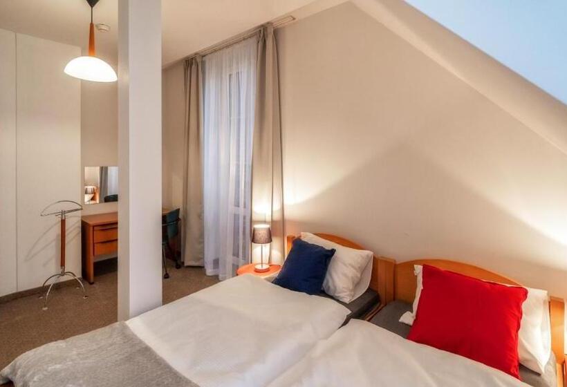 标准工作室, Gronie Ski & Bike