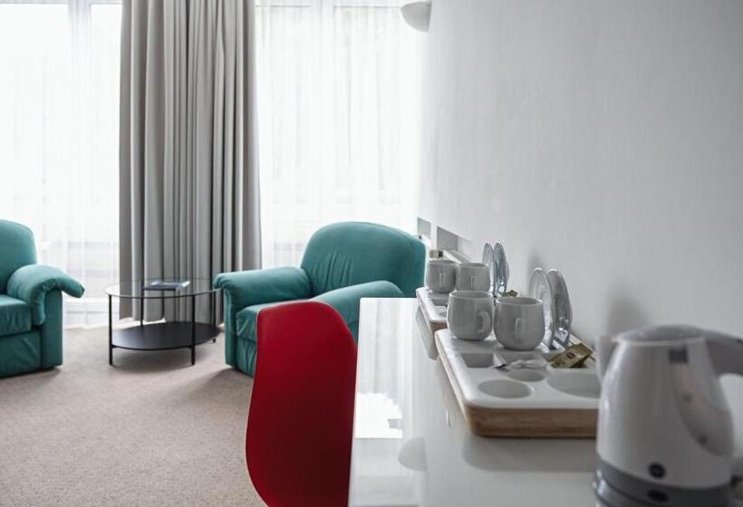 标准工作室, Gronie Ski & Bike