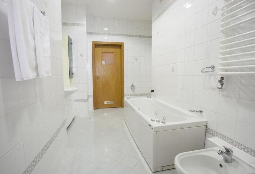 标准工作室, Gronie Ski & Bike