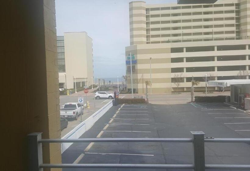 غرفة قياسية سرير كينج, Howard Johnson By Wyndham Virginia Beach At The Beach