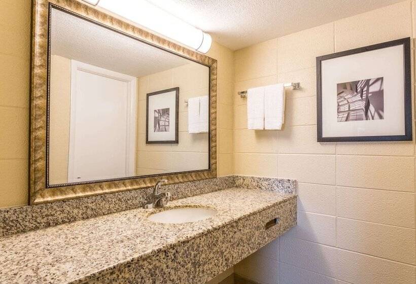 غرفه قياسيه سريرين مزدوجين, Howard Johnson By Wyndham Virginia Beach At The Beach