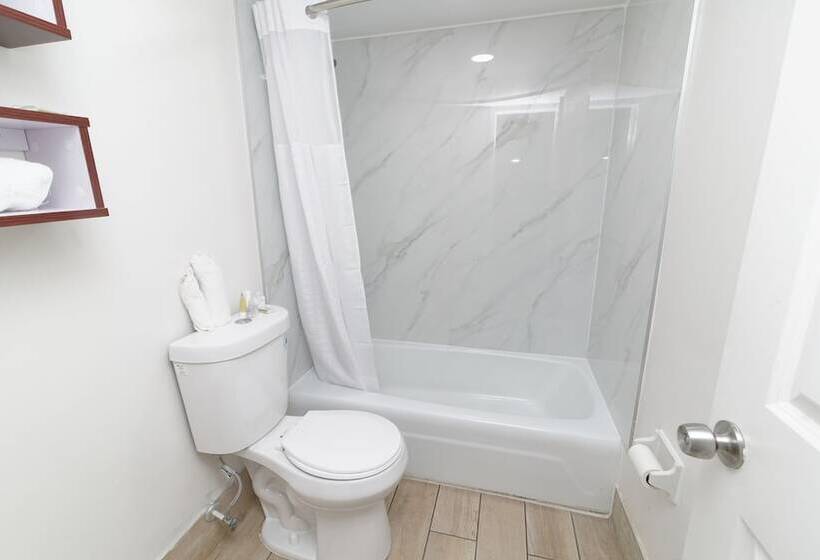 غرفه قياسيه سريرين مزدوجين, Howard Johnson By Wyndham Virginia Beach At The Beach