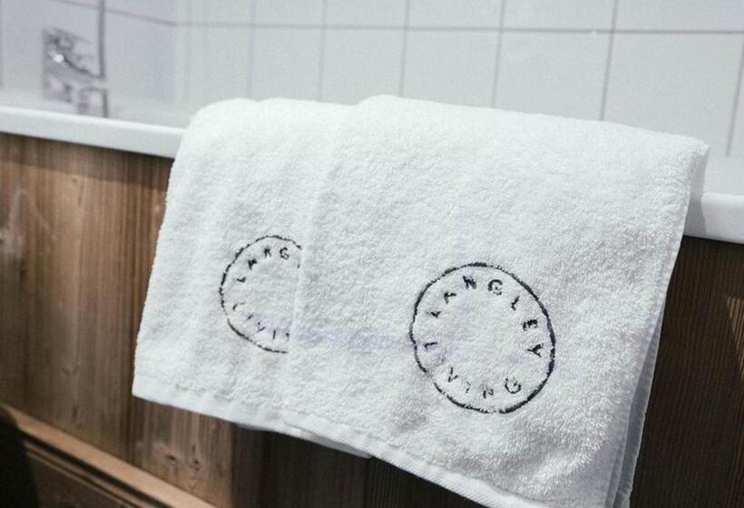 Standard Neljän Hengen Huone, Langley Hôtel Victors