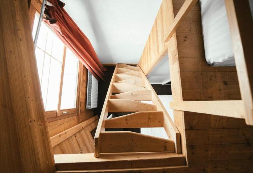 Standard Neljän Hengen Huone, Langley Hôtel Victors