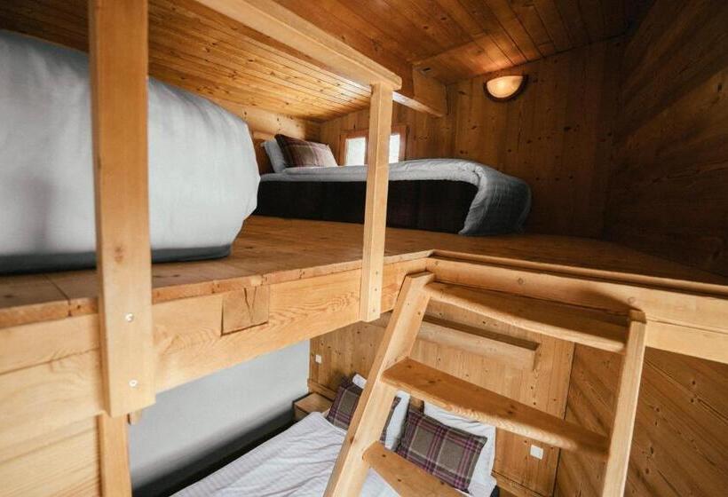 Standard Neljän Hengen Huone, Langley Hôtel Victors