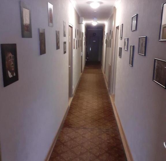 スタンダードトリプルルーム, Le Chapeau Rouge