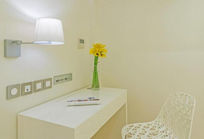 اتاق استاندارد, Pravo Hong Kong