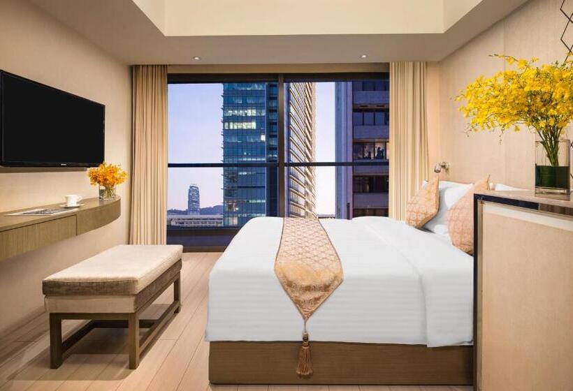 اتاق سوپریور, Pravo Hong Kong