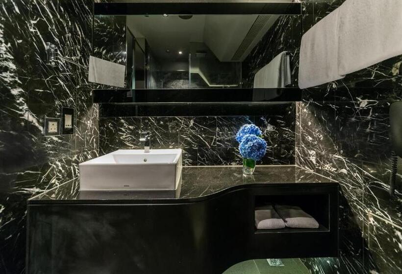 اتاق سوپریور, Pravo Hong Kong