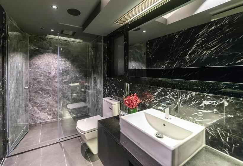 اتاق سوپریور, Pravo Hong Kong