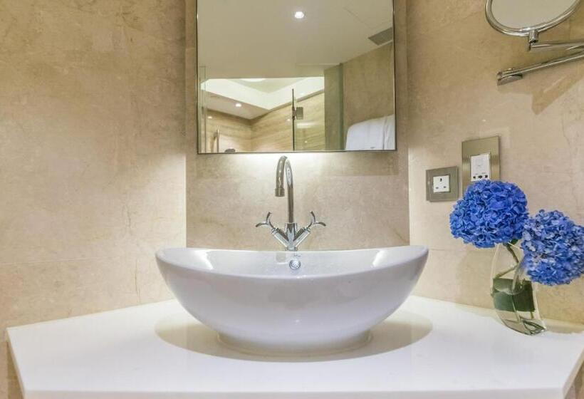 اتاق سوپریور, Pravo Hong Kong