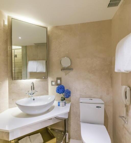 اتاق سوپریور, Pravo Hong Kong