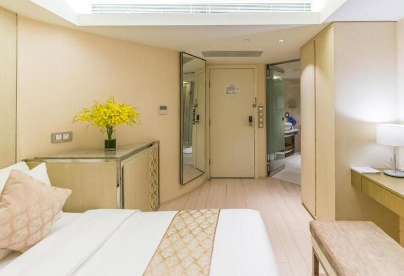 اتاق سوپریور, Pravo Hong Kong