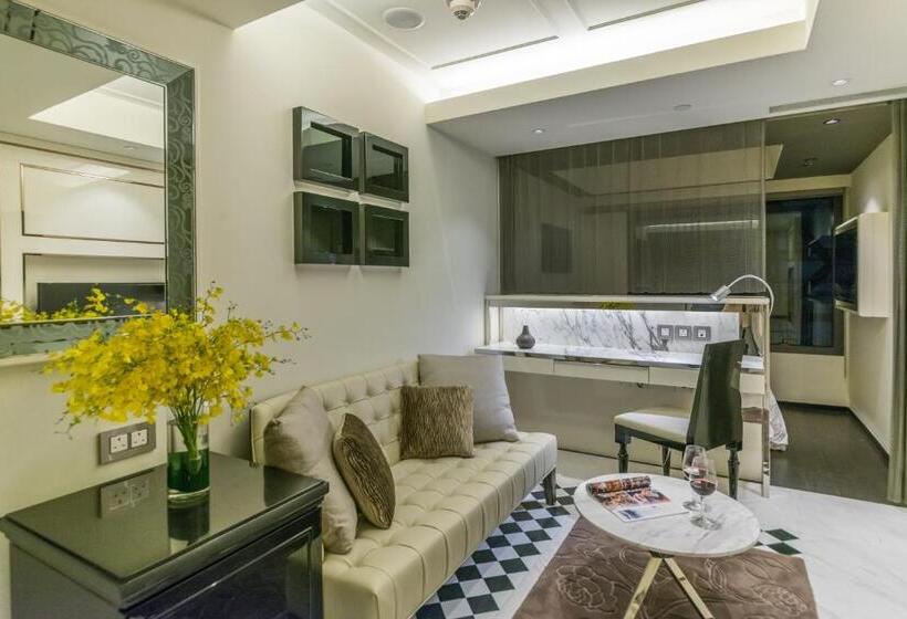 سوییت لوکس, Pravo Hong Kong