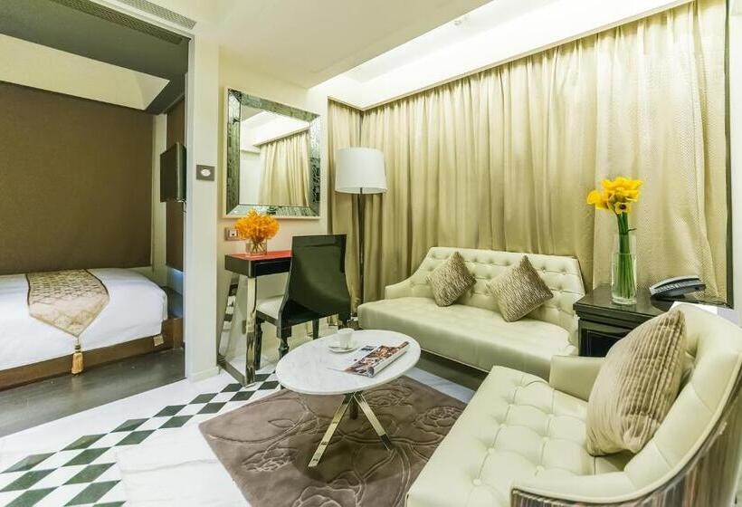 سوییت لوکس, Pravo Hong Kong