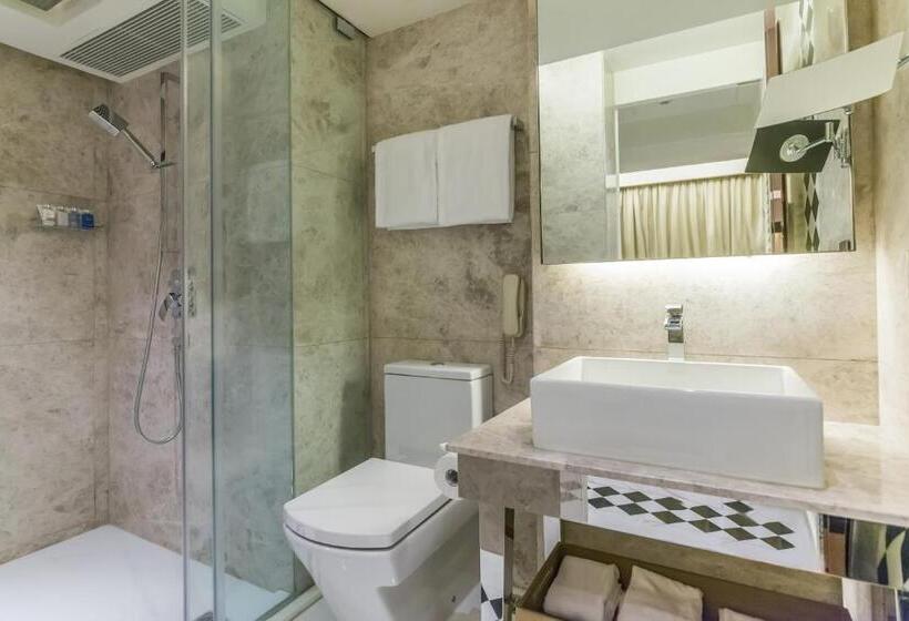 سوییت لوکس, Pravo Hong Kong