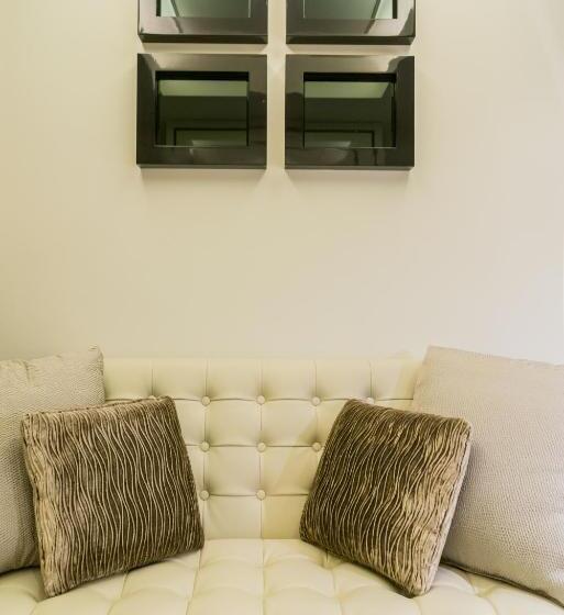 سوییت لوکس, Pravo Hong Kong