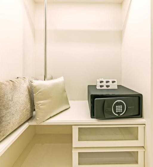 سوییت لوکس, Pravo Hong Kong