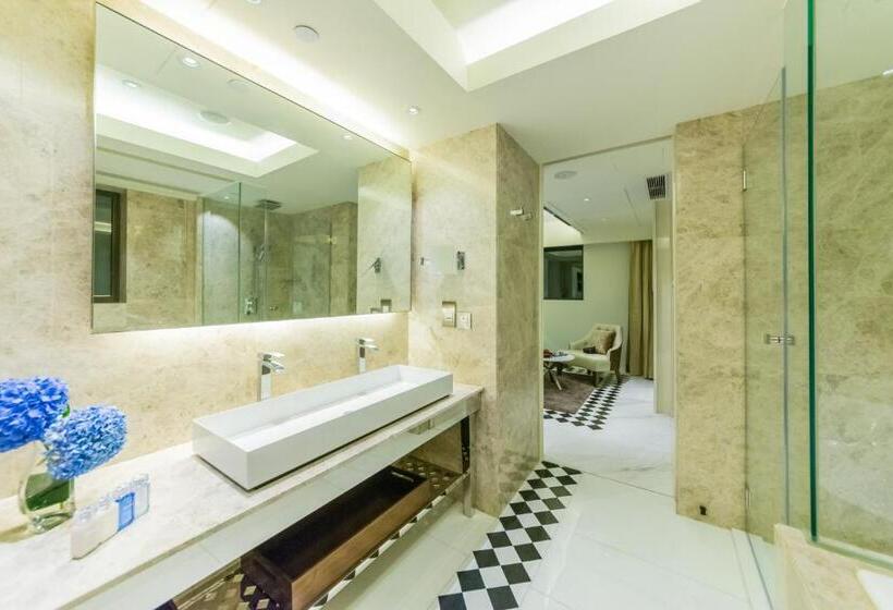 سوئیت پریمیوم, Pravo Hong Kong