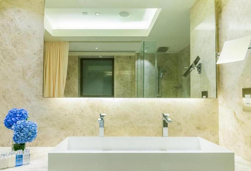 سوئیت پریمیوم, Pravo Hong Kong