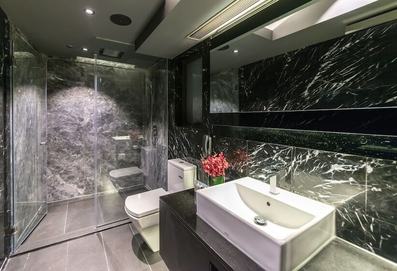 اتاق سوپریور, Pravo Hong Kong