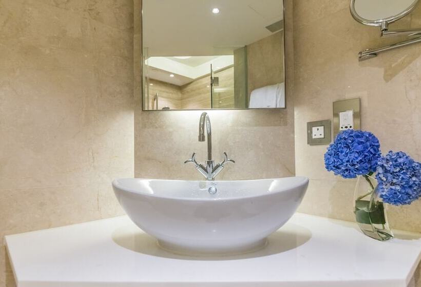 اتاق سوپریور, Pravo Hong Kong