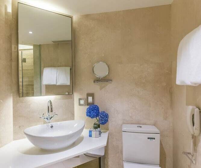 اتاق سوپریور, Pravo Hong Kong