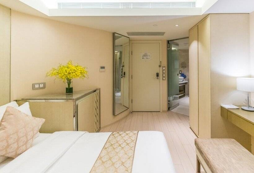 اتاق سوپریور, Pravo Hong Kong