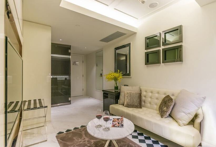 سوییت لوکس, Pravo Hong Kong