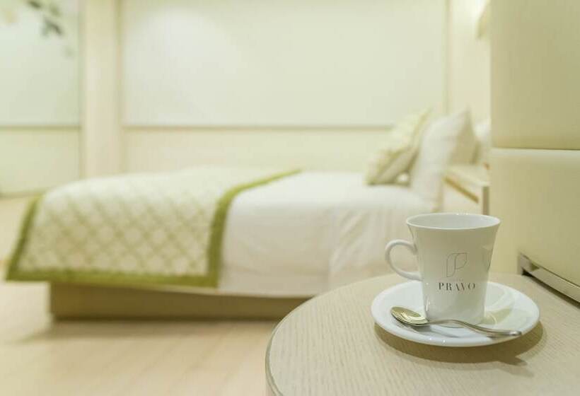 اتاق استاندارد, Pravo Hong Kong