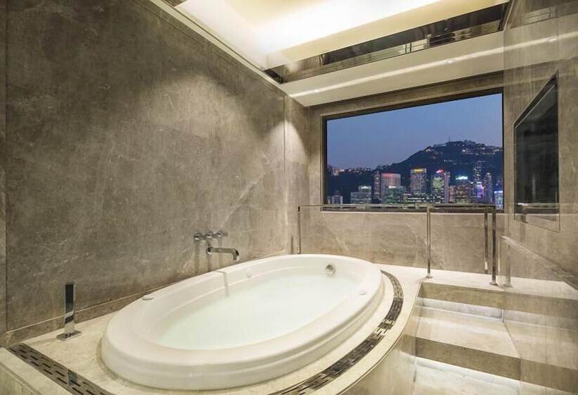 سوئیت پرزیدنت, Pravo Hong Kong