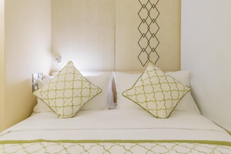 اتاق استاندارد, Pravo Hong Kong