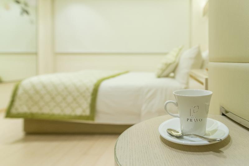 اتاق استاندارد, Pravo Hong Kong