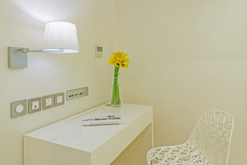 اتاق استاندارد, Pravo Hong Kong