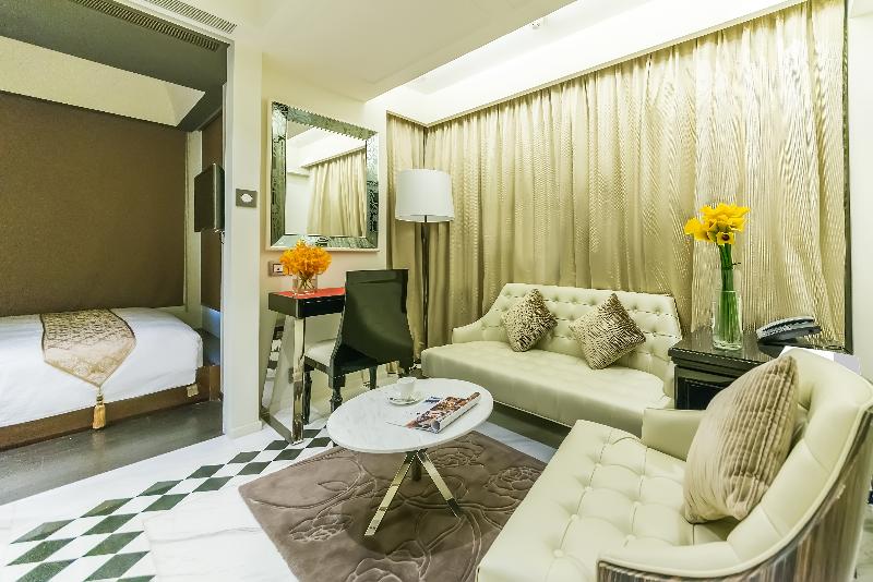 سوییت لوکس, Pravo Hong Kong