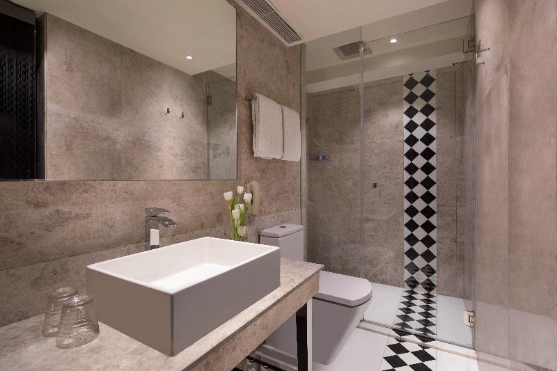 سوییت لوکس, Pravo Hong Kong