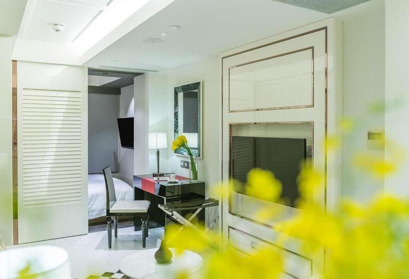 سوئیت پریمیوم, Pravo Hong Kong