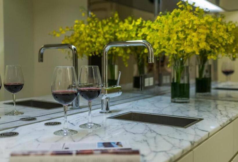 سوئیت پریمیوم, Pravo Hong Kong