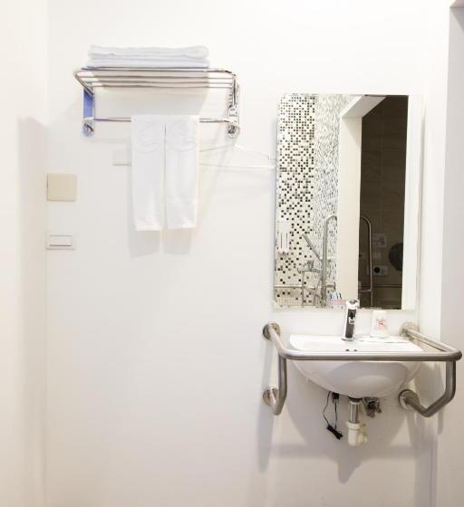 اتاق استاندارد, Sleepbox Hostel