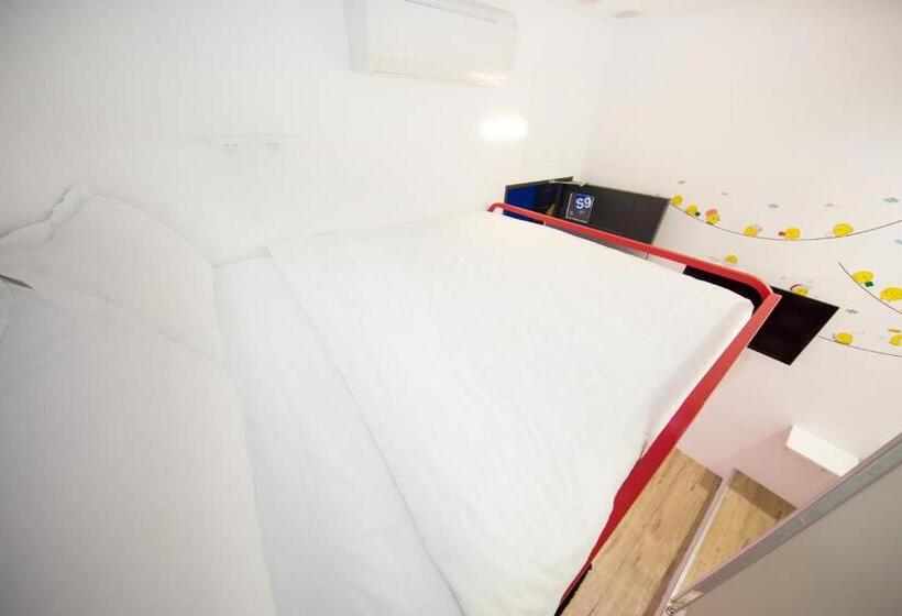 اتاق استاندارد, Sleepbox Hostel