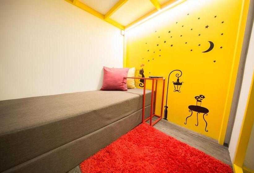 اتاق استاندارد, Sleepbox Hostel