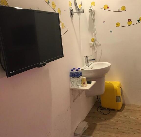 اتاق استاندارد چهار تخته, Sleepbox Hostel