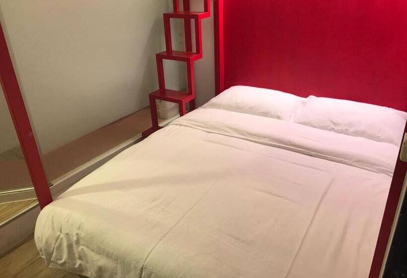 اتاق استاندارد چهار تخته, Sleepbox Hostel