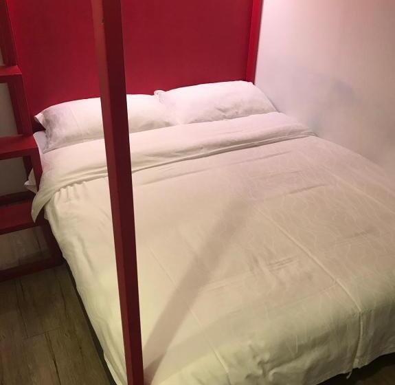 اتاق استاندارد چهار تخته, Sleepbox Hostel