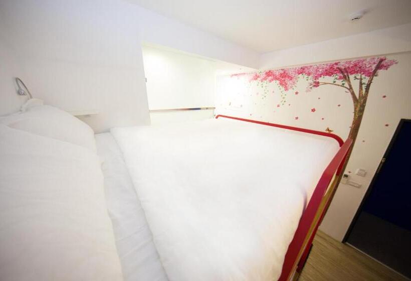 اتاق استاندارد چهار تخته, Sleepbox Hostel