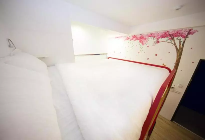 اتاق استاندارد چهار تخته, Sleepbox Hostel