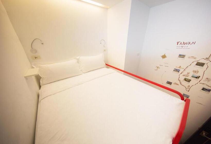 Economy Quadruple Room, Sleepbox Hostel