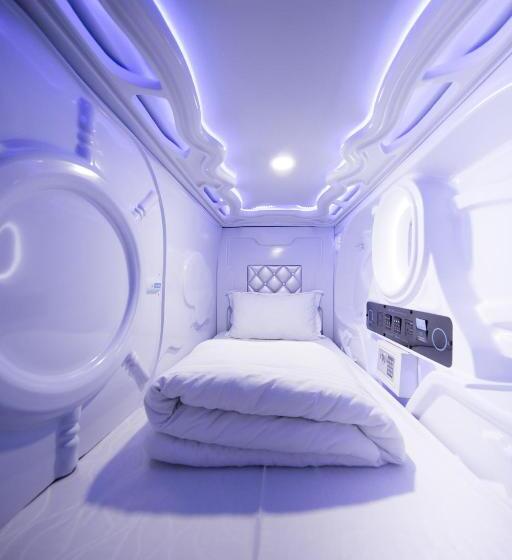 Capsule, Sleepbox Hostel