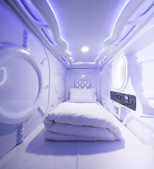 Capsule, Sleepbox Hostel